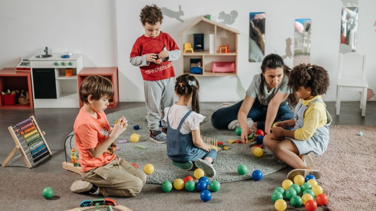 ALGECO aménagé pour écoles et crèches : accueil et sécurité des enfants