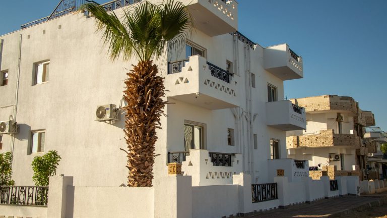 Petite villa pas chère à Marrakech : acheter sur plan ou existante ?