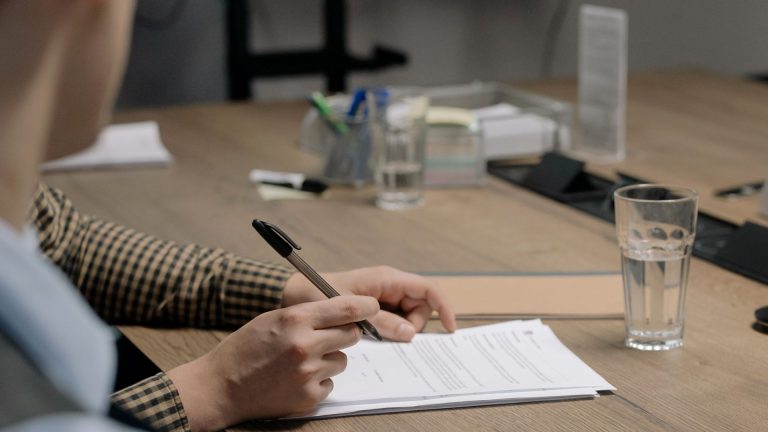 Inscription LMNP : les étapes essentielles pour démarrer en toute légalité